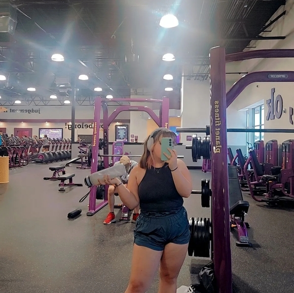 Meet your Posher, Haley❤ - Picture 3 of 9